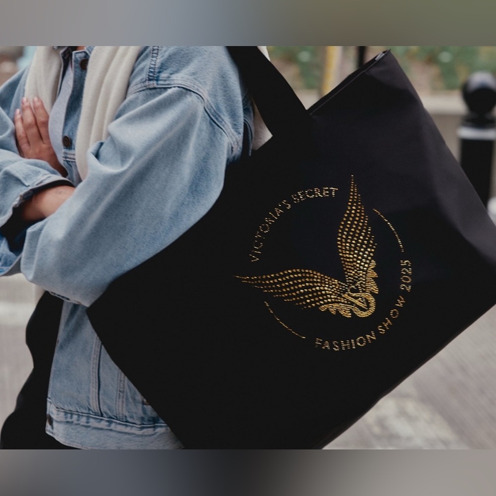 🖤💛🖤VICTORIA’S SECRET🖤💛🖤2025 Fashion Show Tote/NWT